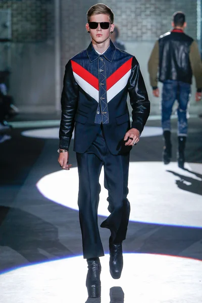 Look 14